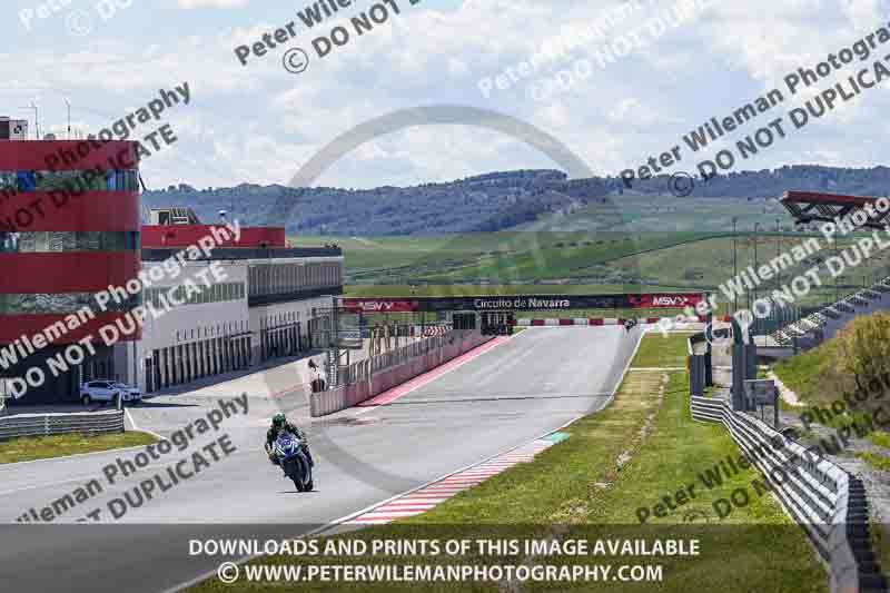 cadwell no limits trackday;cadwell park;cadwell park photographs;cadwell trackday photographs;enduro digital images;event digital images;eventdigitalimages;navarra;no limits trackdays;peter wileman photography;racing digital images;trackday digital images;trackday photos